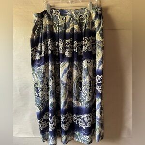 Studio C Skirt. Navy 7 Cream. Size 22. Midi length.